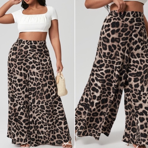 Plus  leopard print wide leg palazzo pants - Picture 2 of 4